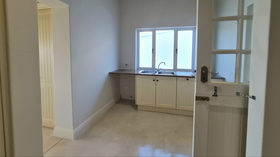 7 Bedroom Property for Sale in Whale Rock Western Cape